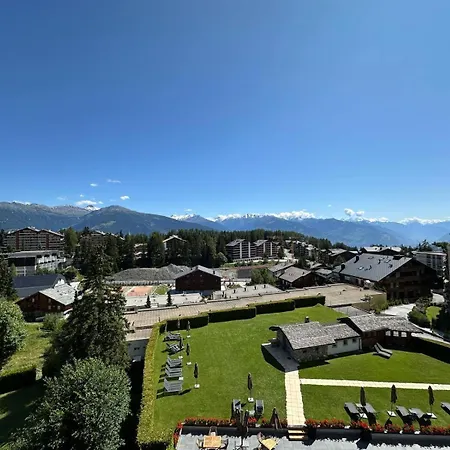 Appartamento Vue Panoramique, Piscine, Spa, In-out&golf à L'hôtel De L'etrier à Crans-Montana